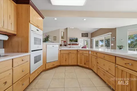 Kitchen - 16921 Oasis Rd, Caldwell, ID 83607 photo 2 of 3