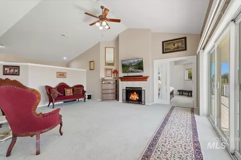 Living - 16921 Oasis Rd, Caldwell, ID 83607 photo 1 of 2