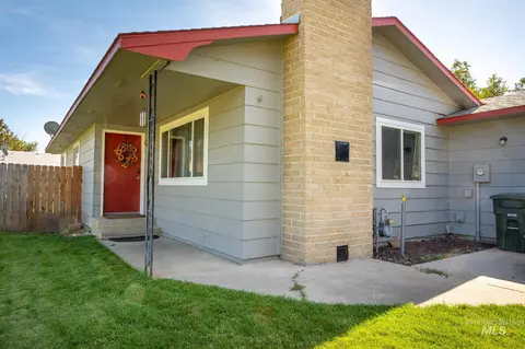 530 NW 11th St, Ontario, OR 97914