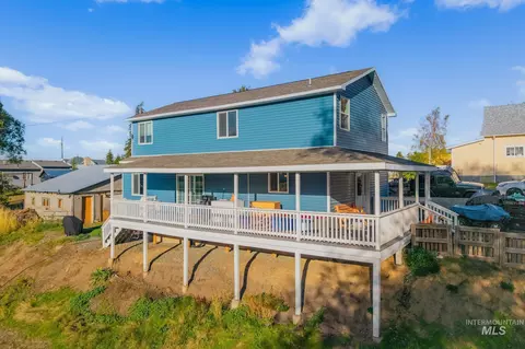 905 Fountain St, Colton, WA 99113