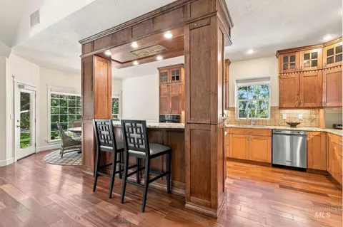 Kitchen - 1179 S Arbor Island Pl, Eagle, ID 83616 photo 3 of 4