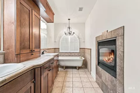 Bath - 1179 S Arbor Island Pl, Eagle, ID 83616 photo 1 of 5