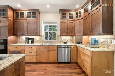 Kitchen - 1179 S Arbor Island Pl, Eagle, ID 83616 photo 2 of 4