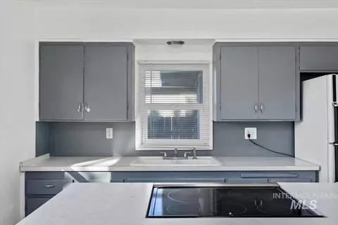 Kitchen - 330 Monroe St, Kimberly, ID 83341 photo 4 of 5