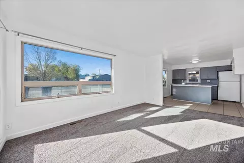 Living - 330 Monroe St, Kimberly, ID 83341 photo 1 of 2