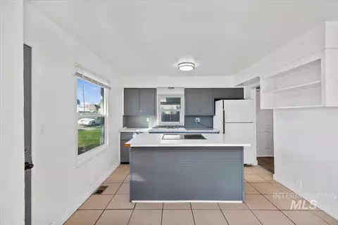 Kitchen - 330 Monroe St, Kimberly, ID 83341 photo 3 of 5