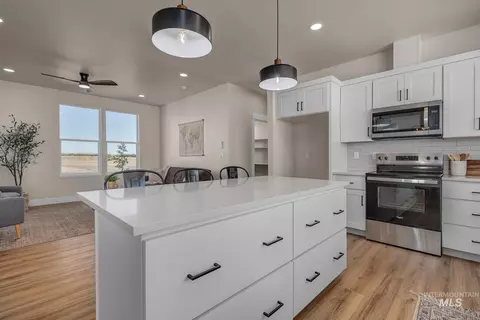 Kitchen - 1371 Hansen Rd, Weiser, ID 83672 photo 2 of 3