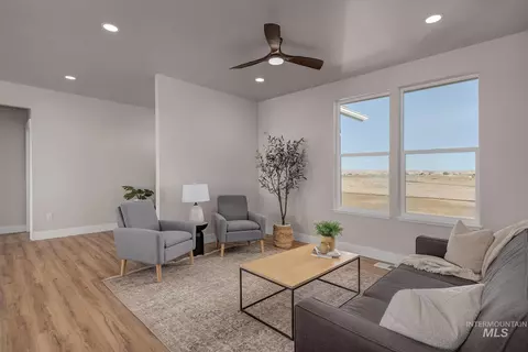 Living - 1371 Hansen Rd, Weiser, ID 83672 photo 1 of 2