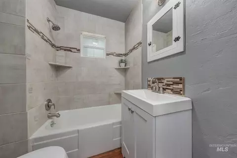 Bath - 919 W 2nd St, Weiser, ID 83672 photo 1 of 4