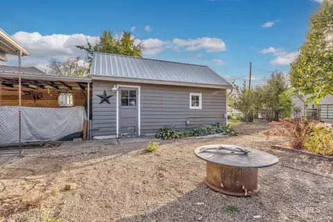 Exterior - 919 W 2nd St, Weiser, ID 83672 photo 3 of 10