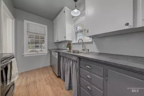 Kitchen - 919 W 2nd St, Weiser, ID 83672 photo 1 of 3