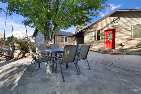 Exterior - 1009 9th St, Rupert, ID 83350 photo 4 of 11