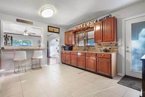 Kitchen - 1009 9th St, Rupert, ID 83350 photo 3 of 3