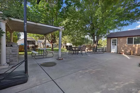 Exterior - 1009 9th St, Rupert, ID 83350 photo 5 of 11