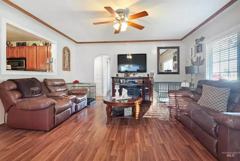Living - 1009 9th St, Rupert, ID 83350 photo 1 of 1