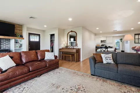 Living - 28627 Emmett Rd, Caldwell, ID 83607 photo 2 of 3