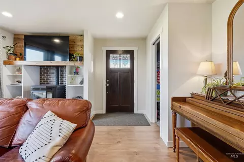 Entry Way - 28627 Emmett Rd, Caldwell, ID 83607 photo 1 of 5