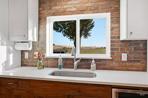 Kitchen - 28627 Emmett Rd, Caldwell, ID 83607 photo 5 of 5