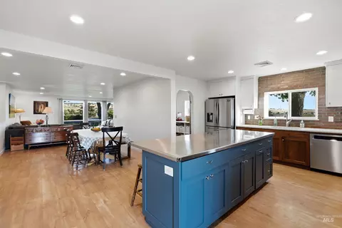 Kitchen - 28627 Emmett Rd, Caldwell, ID 83607 photo 4 of 5