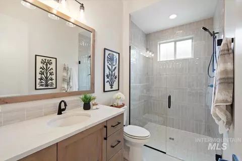Bath - 6179 W Calvay Ct, Eagle, ID 83616 photo 3 of 3
