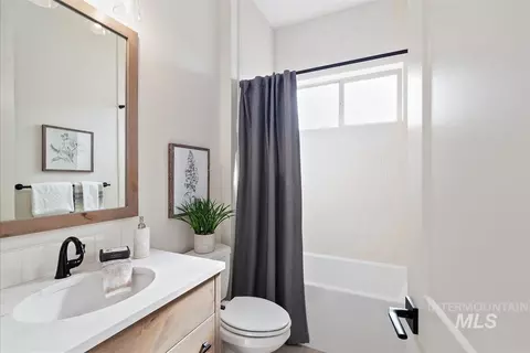 Bath - 6179 W Calvay Ct, Eagle, ID 83616 photo 2 of 3