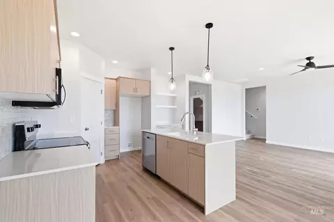Kitchen - 7288 W Newtown Dr, Eagle, ID 83616 photo 5 of 6