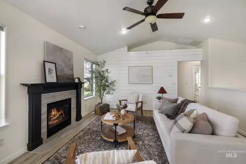 Living - 23 N 950 E, Declo, ID 83323 photo 1 of 1