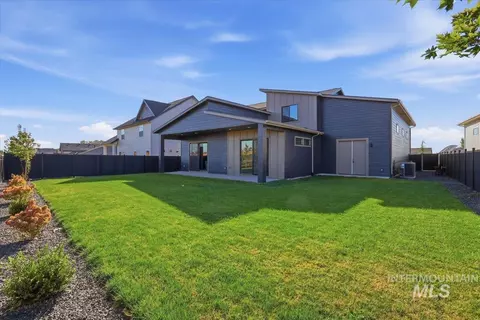 Exterior - 7818 Flathead Lake St, Eagle, ID 83616 photo 3 of 4