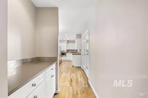 Entry Way - 2220 14th St, Lewiston, ID 83501 photo 3 of 5