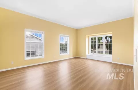 Living - 2220 14th St, Lewiston, ID 83501 photo 2 of 2
