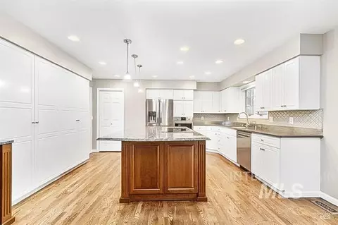 Kitchen - 2220 14th St, Lewiston, ID 83501 photo 2 of 4