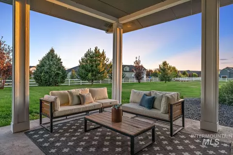Exterior - 2095 N Meridian Rd, Eagle, ID 83616 photo 4 of 13
