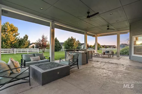 Exterior - 2095 N Meridian Rd, Eagle, ID 83616 photo 3 of 13