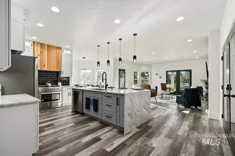 Kitchen - 2095 N Meridian Rd, Eagle, ID 83616 photo 3 of 5