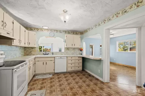 Kitchen - 1344 Hemlock Ave, Lewiston, ID 83501 photo 3 of 3