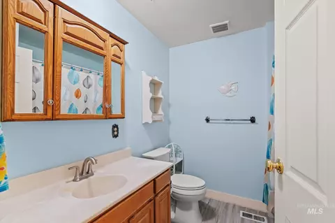 Bath - 1344 Hemlock Ave, Lewiston, ID 83501 photo 1 of 3