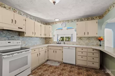 Kitchen - 1344 Hemlock Ave, Lewiston, ID 83501 photo 1 of 3