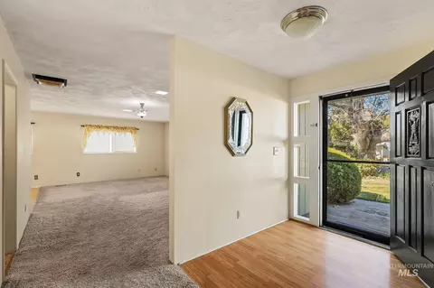 Entry Way - 1344 Hemlock Ave, Lewiston, ID 83501 photo 1 of 3