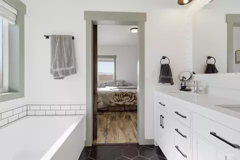 Bath - 1032 Duffield Flat Rd, Potlatch, ID 83855 photo 3 of 6