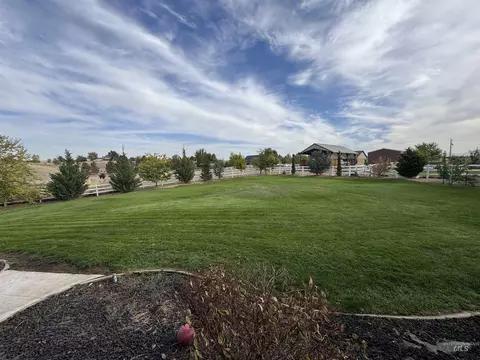 9228 Northview Rd, Middleton, ID 83644 photo 2