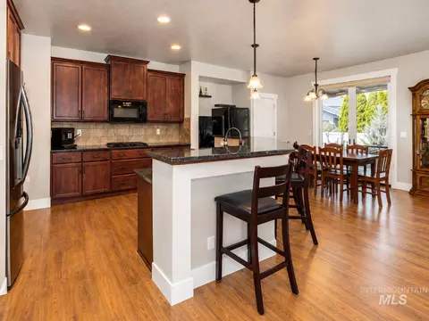 Kitchen - 847 N Tullshire Way, Eagle, ID 83616 photo 1 of 5