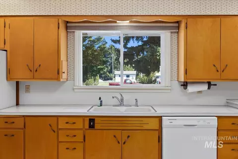 Kitchen - 3159 E 3500 N, Twin Falls, ID 83301 photo 3 of 5