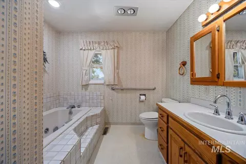 Bath - 3159 E 3500 N, Twin Falls, ID 83301 photo 2 of 2