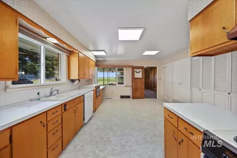 Kitchen - 3159 E 3500 N, Twin Falls, ID 83301 photo 4 of 5