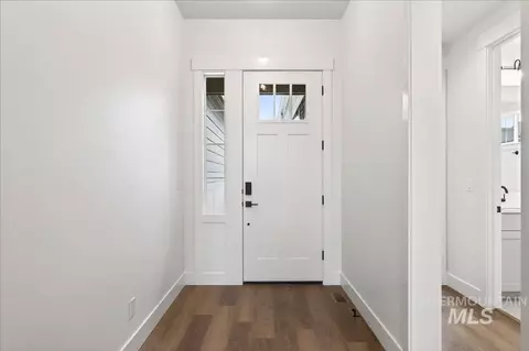 Entry Way - 897 E Crescendo St, Meridian, ID 83642 photo 1 of 2
