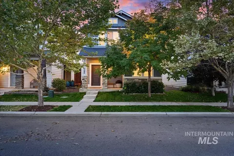 Exterior - 745 E Springloyd St, Meridian, ID 83642 photo 3 of 10