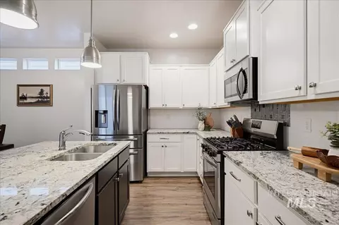 Kitchen - 745 E Springloyd St, Meridian, ID 83642 photo 3 of 4