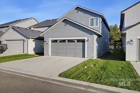 Exterior - 745 E Springloyd St, Meridian, ID 83642 photo 7 of 10