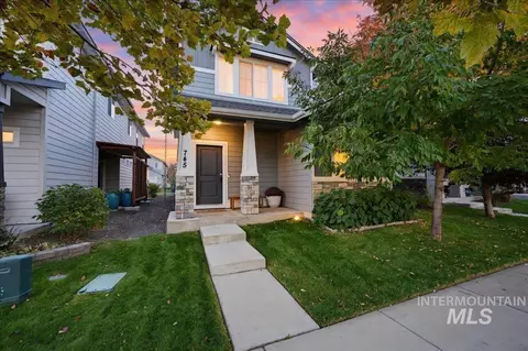 Exterior - 745 E Springloyd St, Meridian, ID 83642 photo 2 of 10