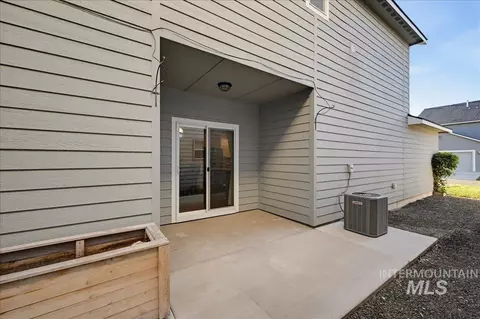 Exterior - 745 E Springloyd St, Meridian, ID 83642 photo 9 of 10